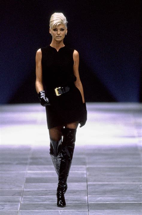 linda evangelista versace.